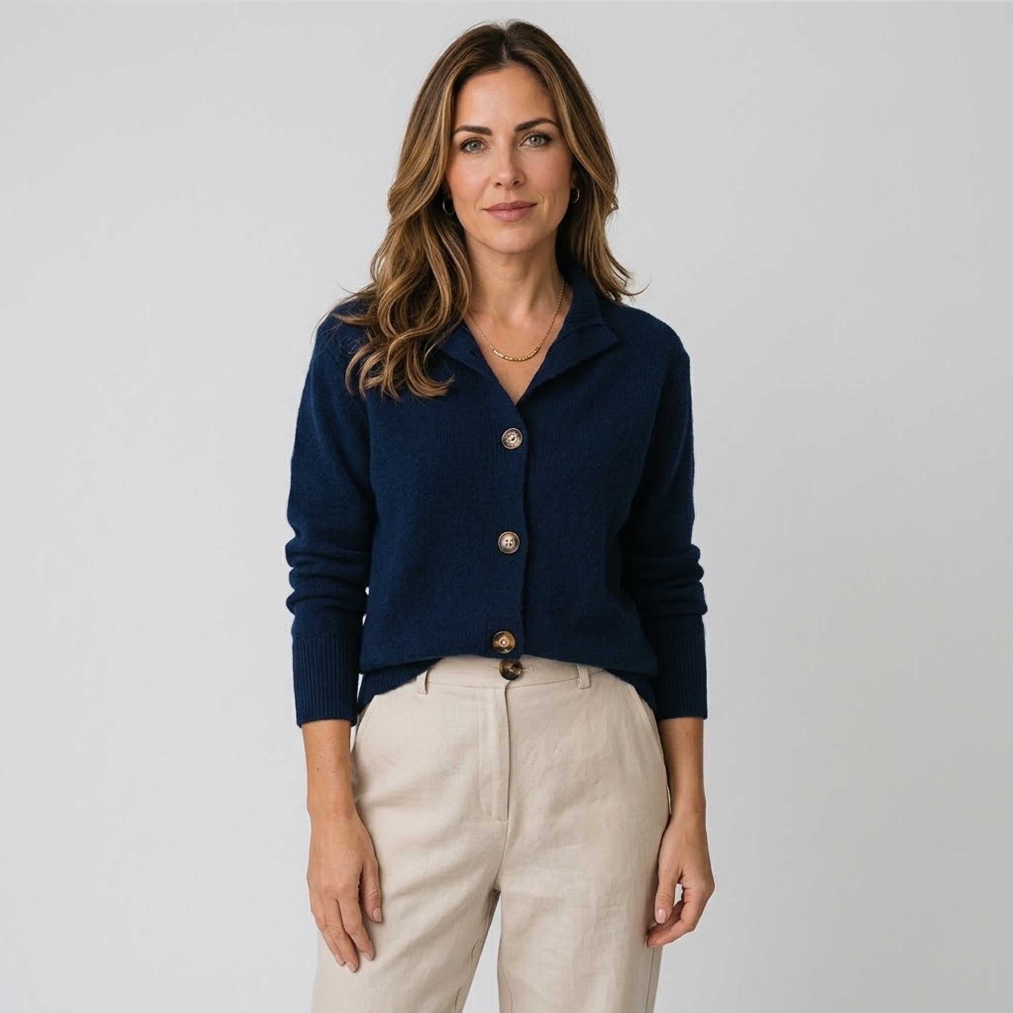 Sophisticated Women’s Button Cardigan with Refined Collar