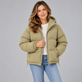 Effortless Women’s Puffer Jacket with a Clean Zip Front and Hood