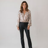 Striking Women's Blouse with Shimmering Detail and Long Sleeves